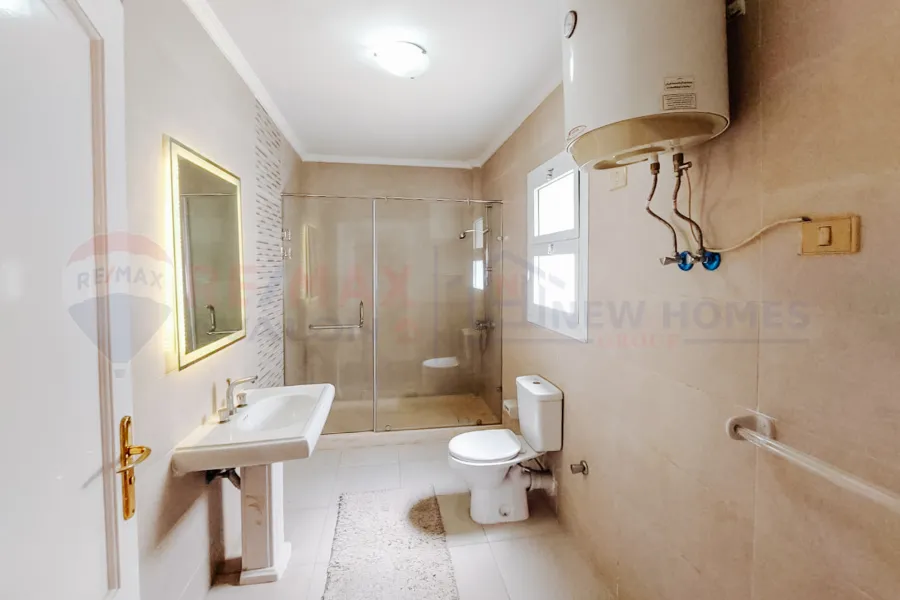 شقة للايجار المفروش 370 م ستانلى (بين البحر والترام)