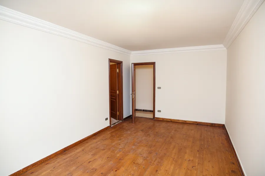 شقة للبيع 225م جناكليس (ش أبوقير - برج اوبال - السلام انتربيلد)