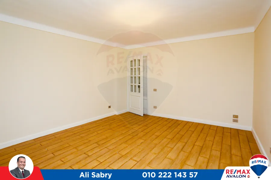 شقة للبيع 165م بسيدى جابر  (تاني نمرة من شارع ابو قير)