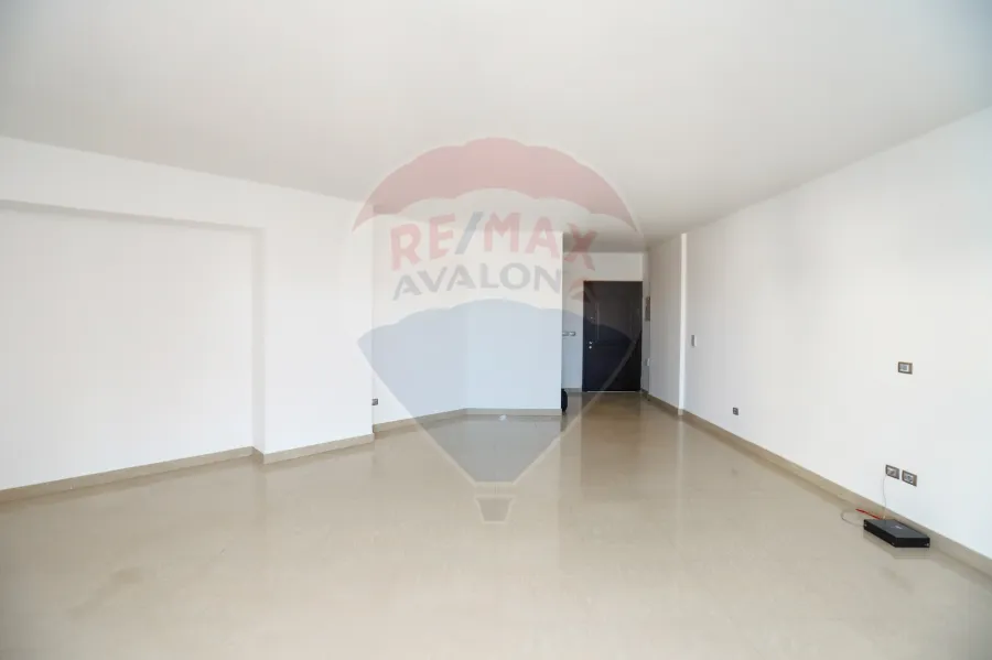 شقه للايجار 220 م  سموحه ( ابراج الجيش )