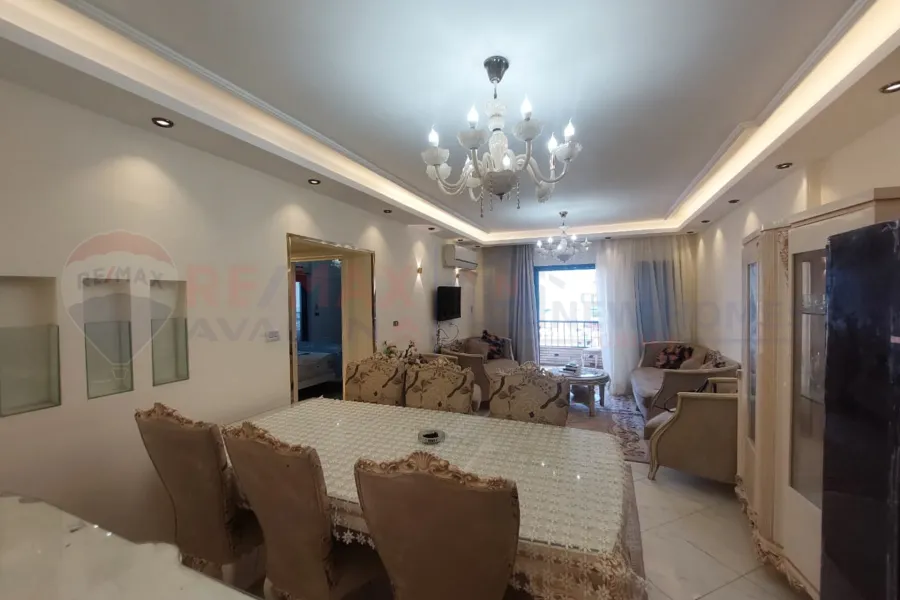 شقة مفروشة للإيجار السنوي 120 م سيدي جابر (عمارات الضباط - اول نمرة بحر)