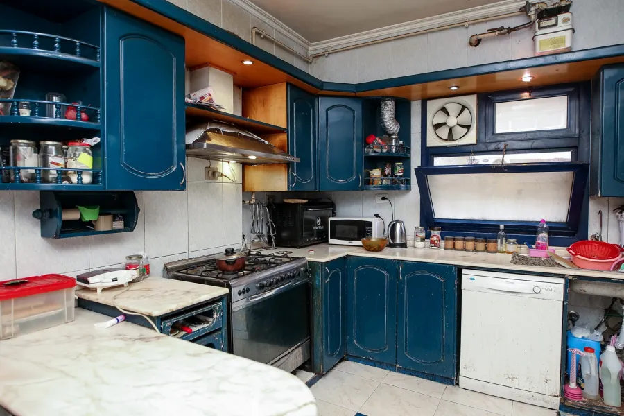 شقة فاخرة للبيع 215م سموحة (خطوات من نادى سموحة)