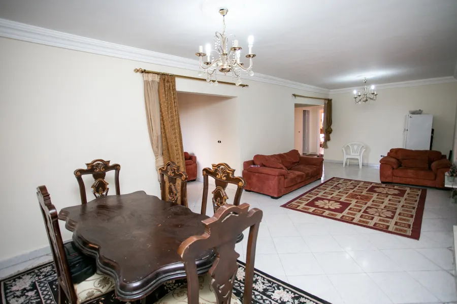 شقة للإيجار مفروش 125م المنتزة (أبراج رويال بلازا)