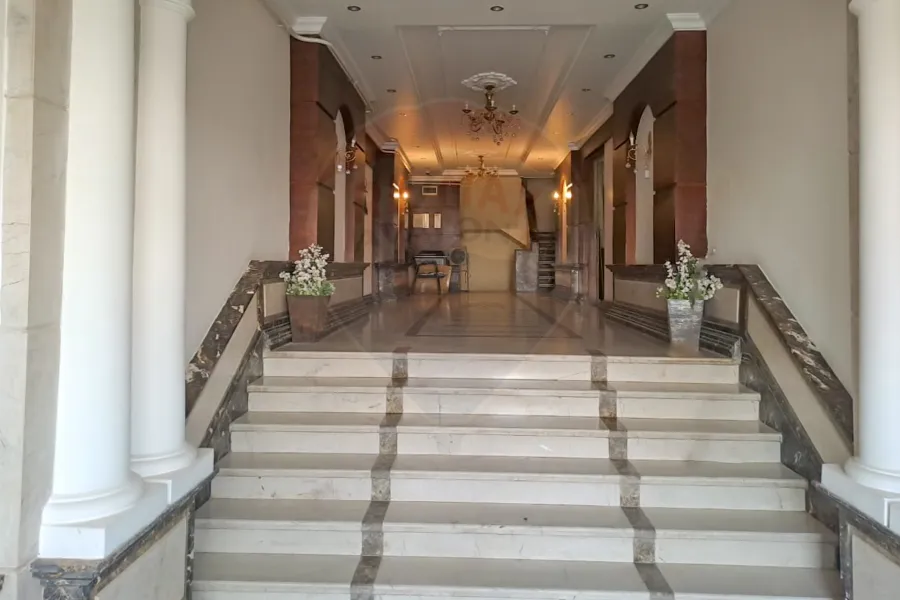 شقة إداري للبيع 150 م سموحة الجديدة (بجوار نادي الإتحاد) - تصلح سكني