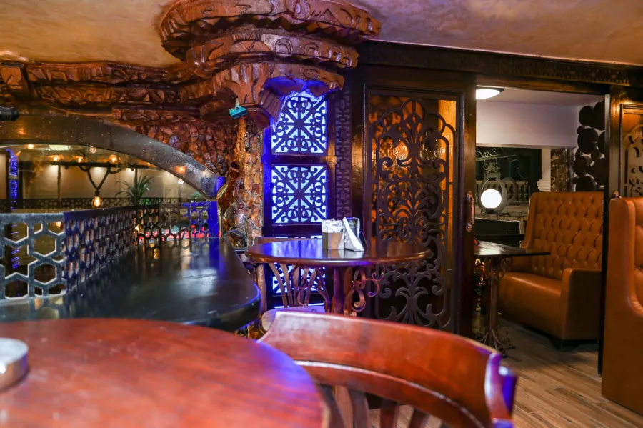 محل و ميزانين للبيع  300 م  السرايا - ( متفرع من طريق الجيش )