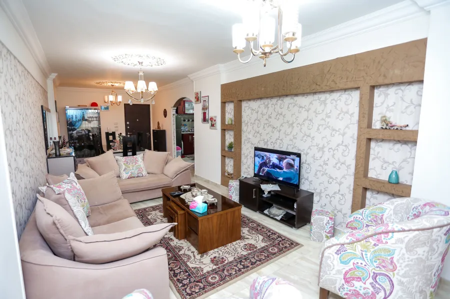 شقة للبيع 105 م فلمنج ( ش مصطفي كامل الرئيسي )