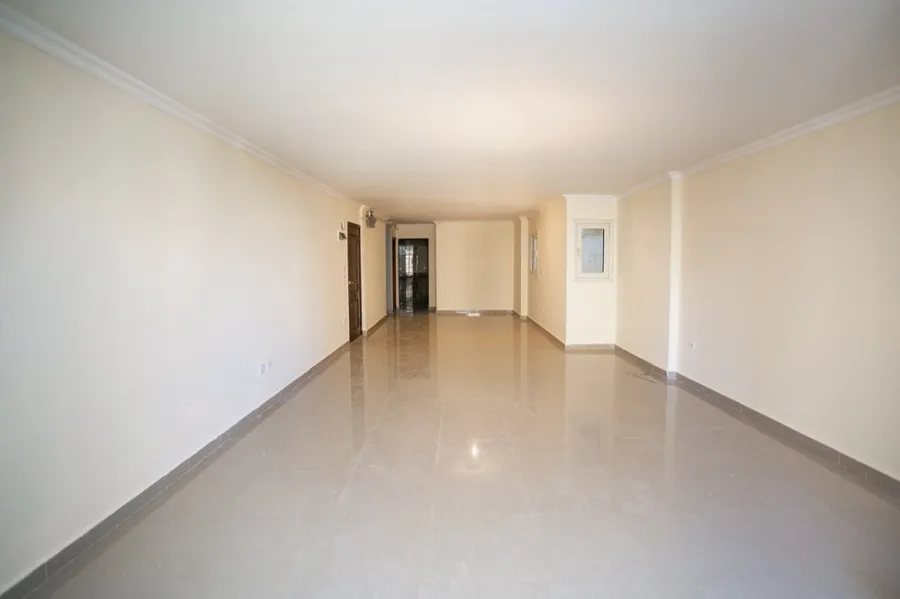 شقة للإيجار200م سبورتنج ( ش أحمد علام )