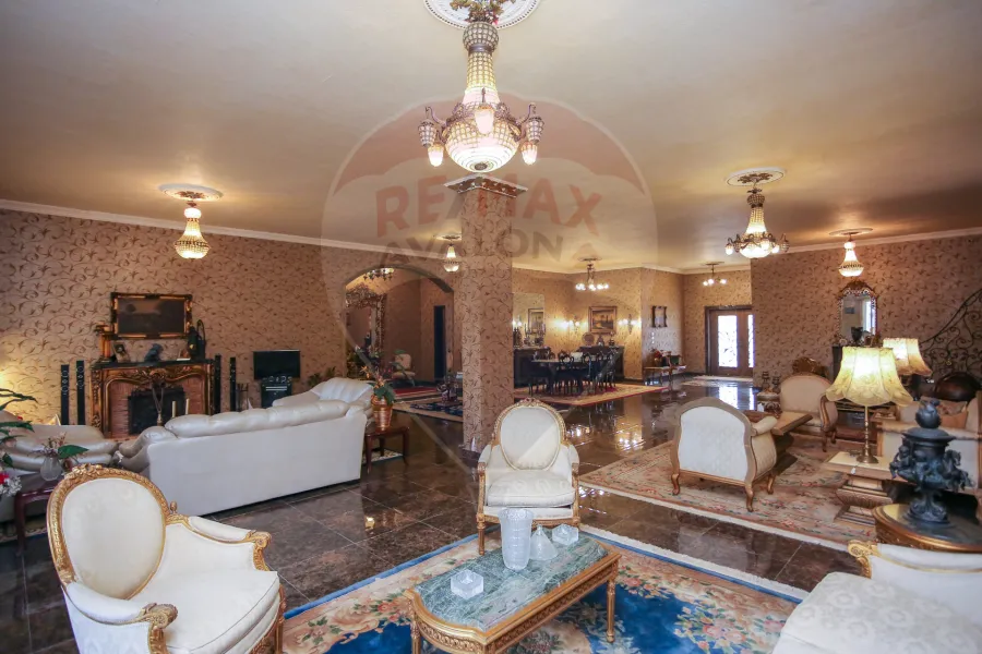 فيلا للبيع 4,000 م كينج مريوط (أمام كومباوند كينج هايتس)