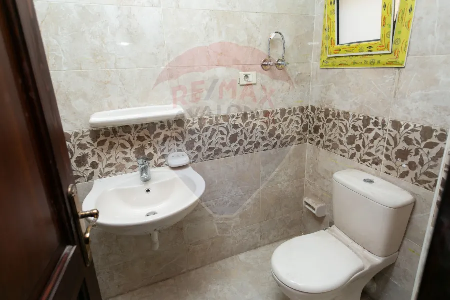 شقة مرخصة إداري للإيجار 86 م الأزاريطة (ش شامبليون - عمارة براند)