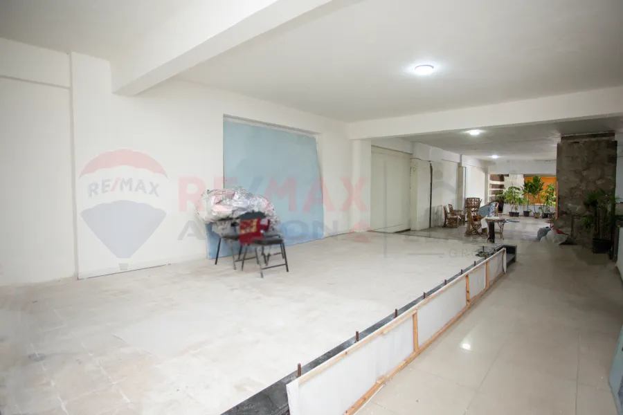 محل للإيجار 371 م المطار (بجوار مستشفي طلعت مصطفي)