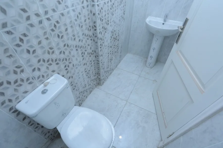 شقة للبيع 275م شقة للبيع 275م جليم (ش أبو قير الرئيسى)