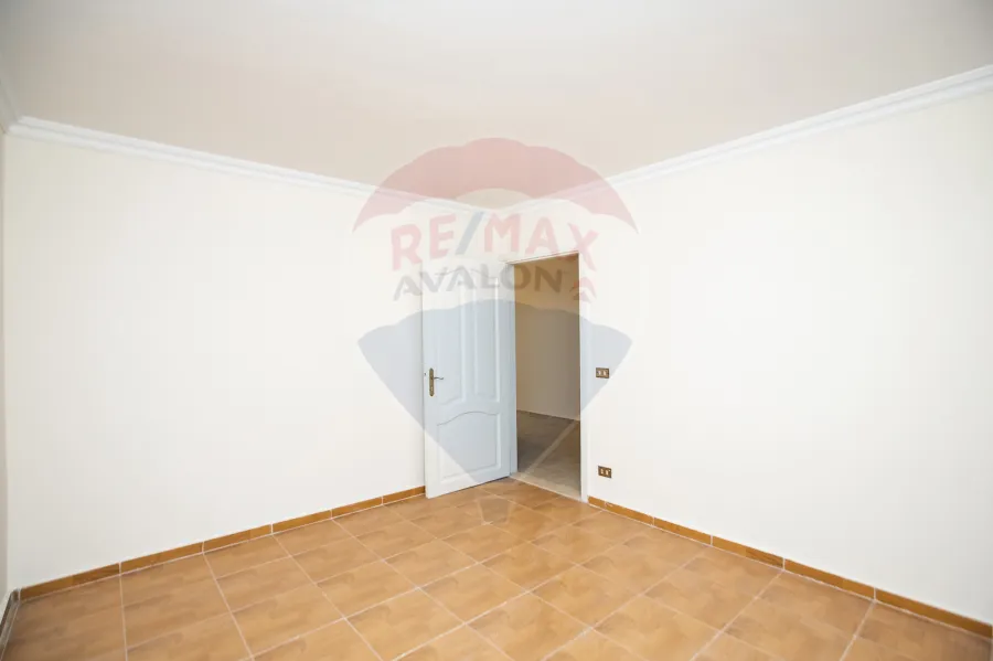 Apartment for rent 235 m Stanly (Directly on the sea )