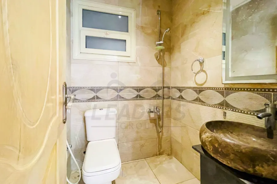 شقة للايجار 210 م سان ستيفانو (علي الترام مباشره)