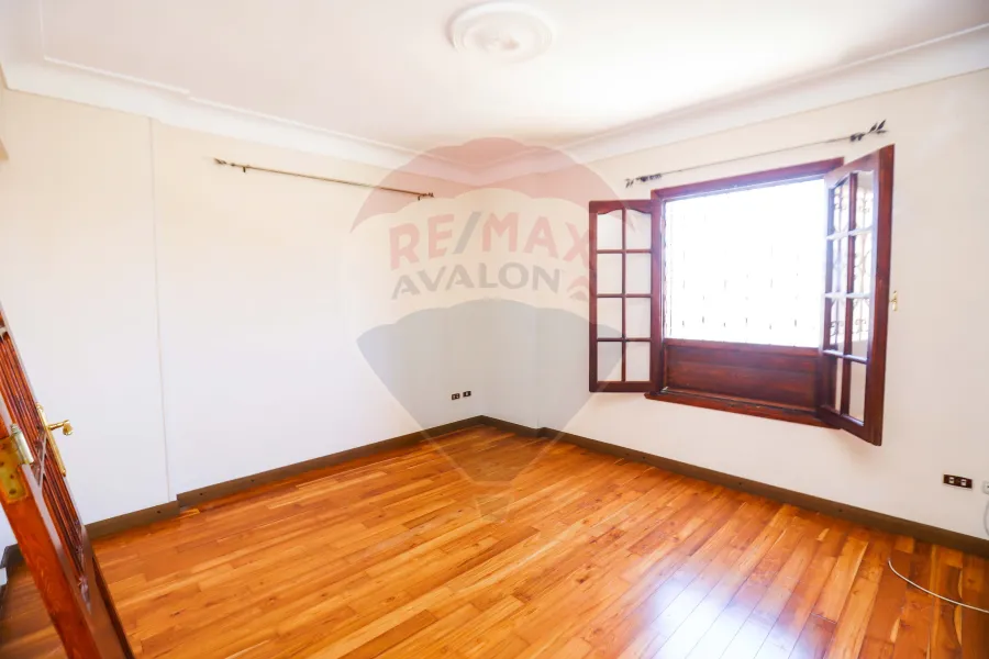 شقه للبيع 218 م جليم ( ش ابو قير مباشره )