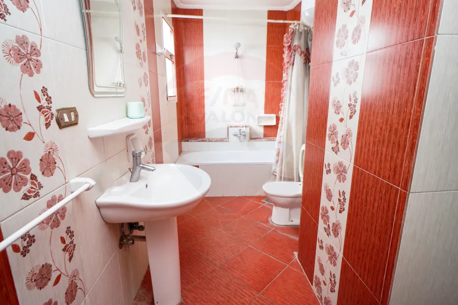 شقة للبيع 500 م لوران (ش شعراوي الرئيسي)