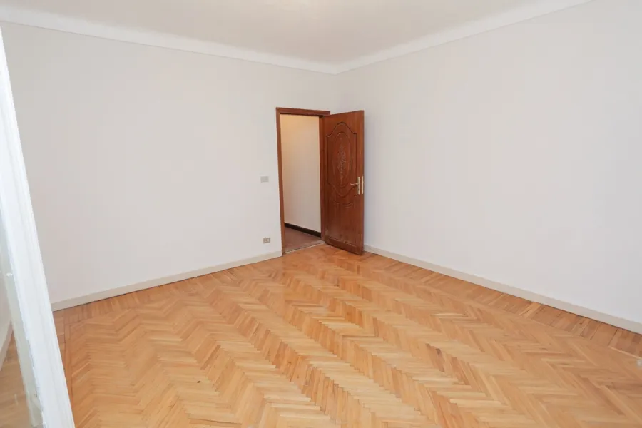 شقة للايجار 230م لوران (شارع أبوقير الرئيسي)