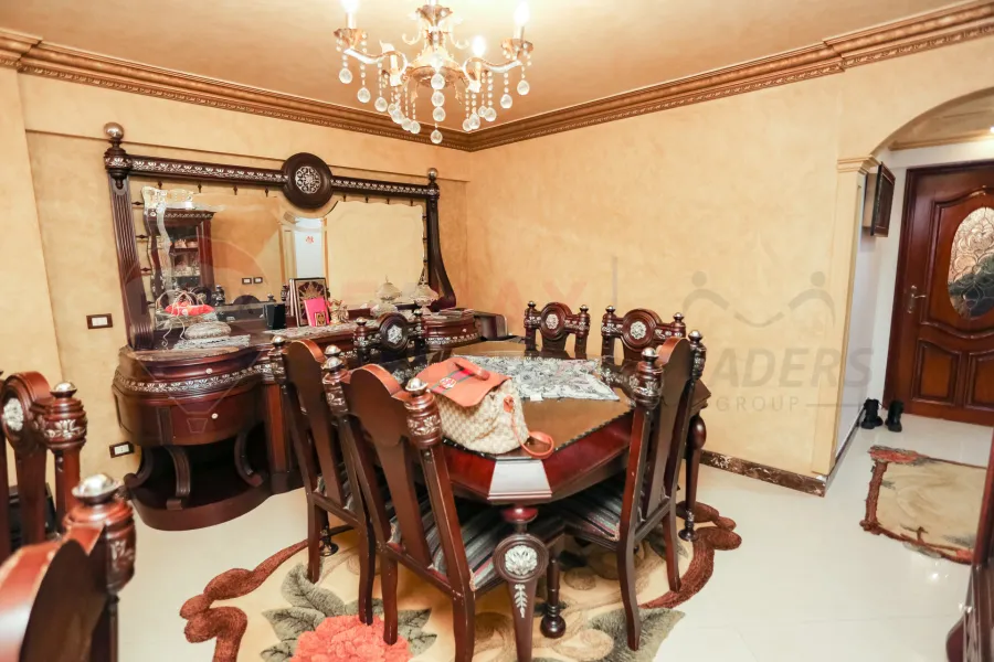 شقة للبيع 181 م سموحه (ش ذكي رجب)