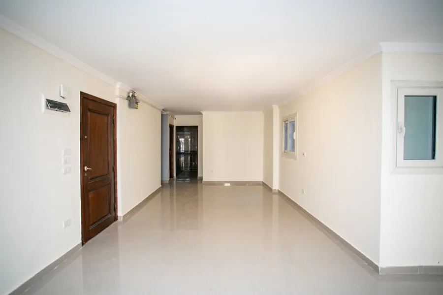 شقة للإيجار200م سبورتنج ( ش أحمد علام )