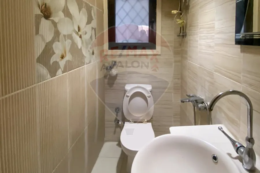 شقة دوبلكس للبيع 250 م جناكليس (علي الترام مباشرة)