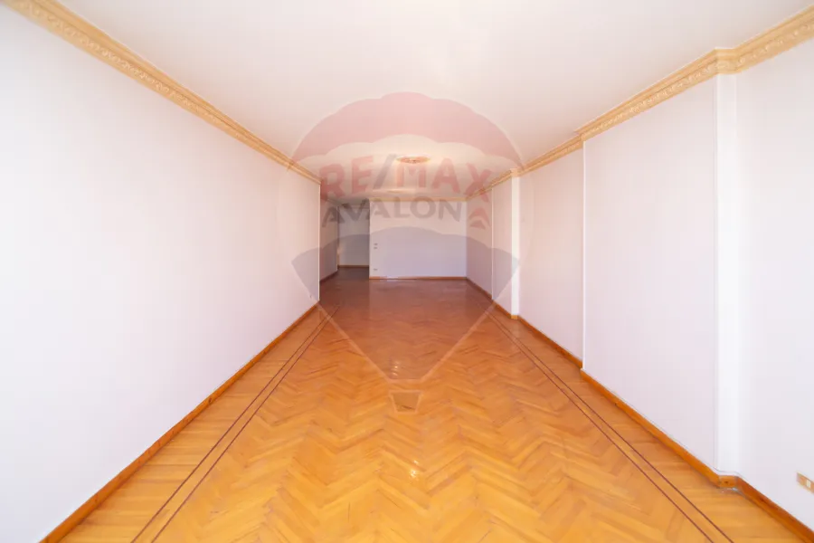 شقة للبيع 190 م سموحة ( ش فوزى معاذ)