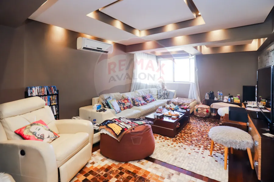 شقة للبيع 370 م كفر عبده (ش سكينة بنت الحسين)