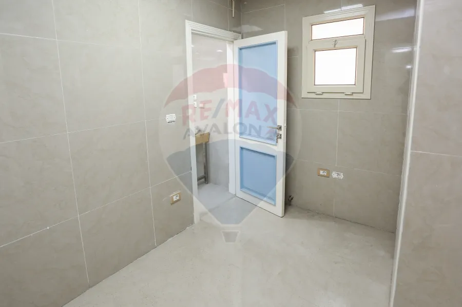 Administrative Unit Licensed for rent 360 m El Hadaya (steps from the El Hadaya tram)