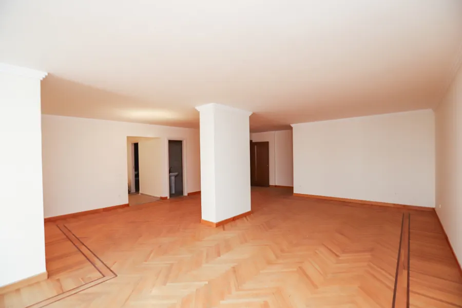 شقة للبيع 230 م لوران ( محطة ترام شعراوى )