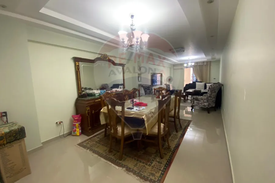 شقة للبيع 165 م كامب شيزار (ش عمر لطفي)