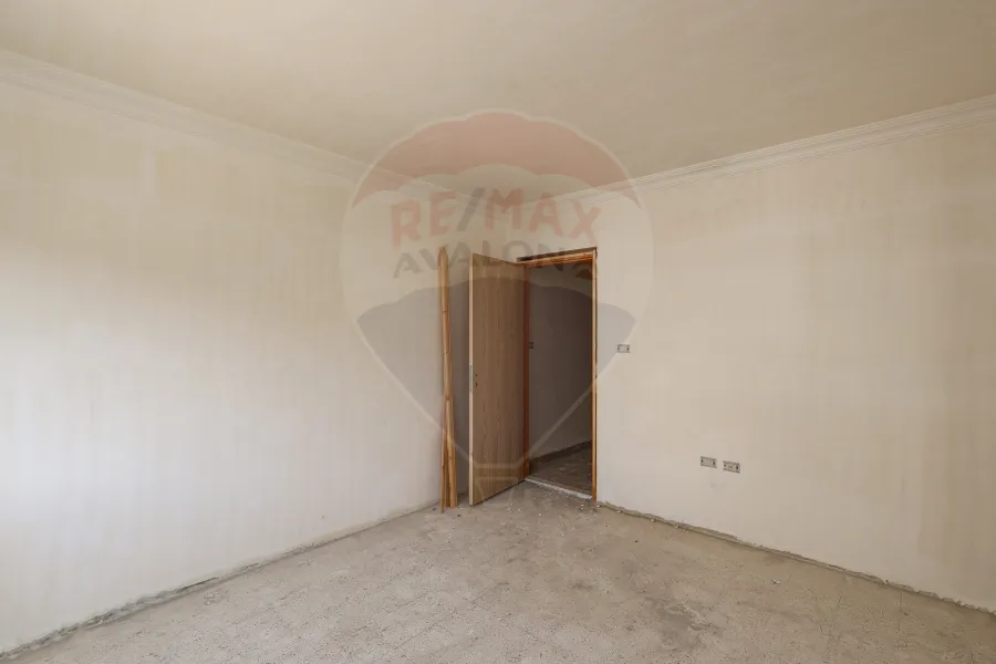 شقة للبيع 140 م المعمورة الشاطئ (خطوات من البحر)