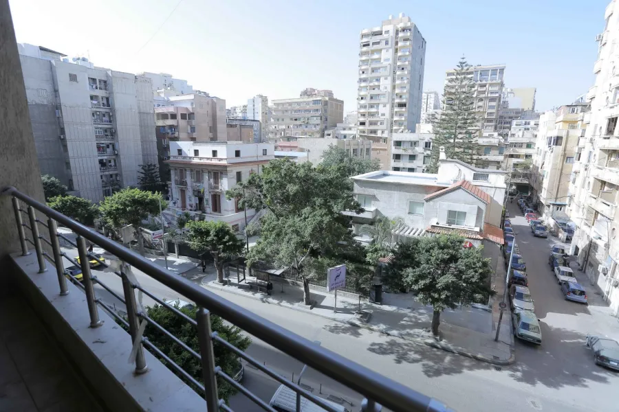 شقة للبيع 275م شقة للبيع 275م جليم (ش أبو قير الرئيسى)