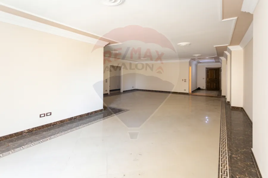 شقة للبيع 320م لوران (على الترام)