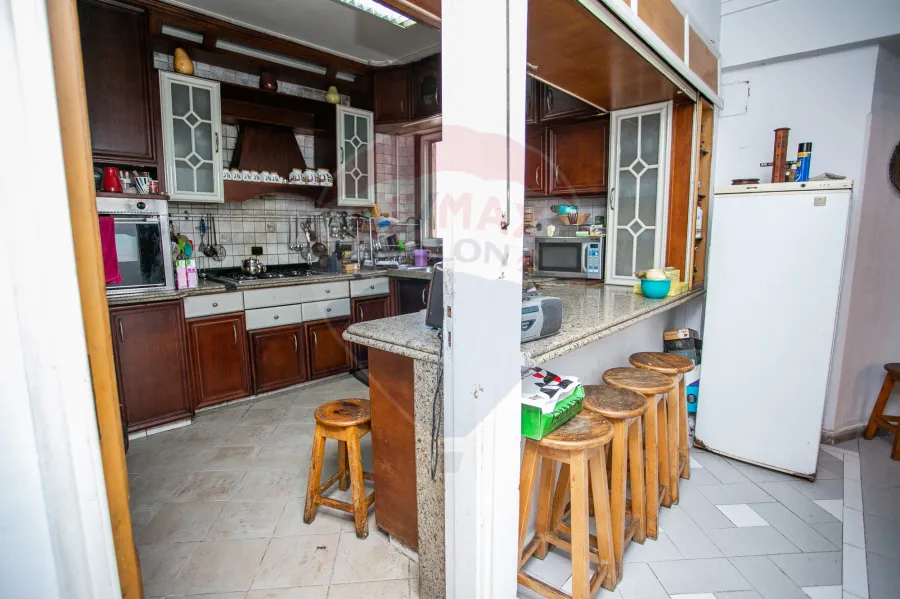 شقة للبيع 330 م جليم (تري البحر مباشرة)