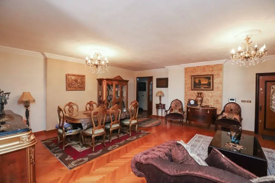 شقة للبيع 230م سان ستفانو