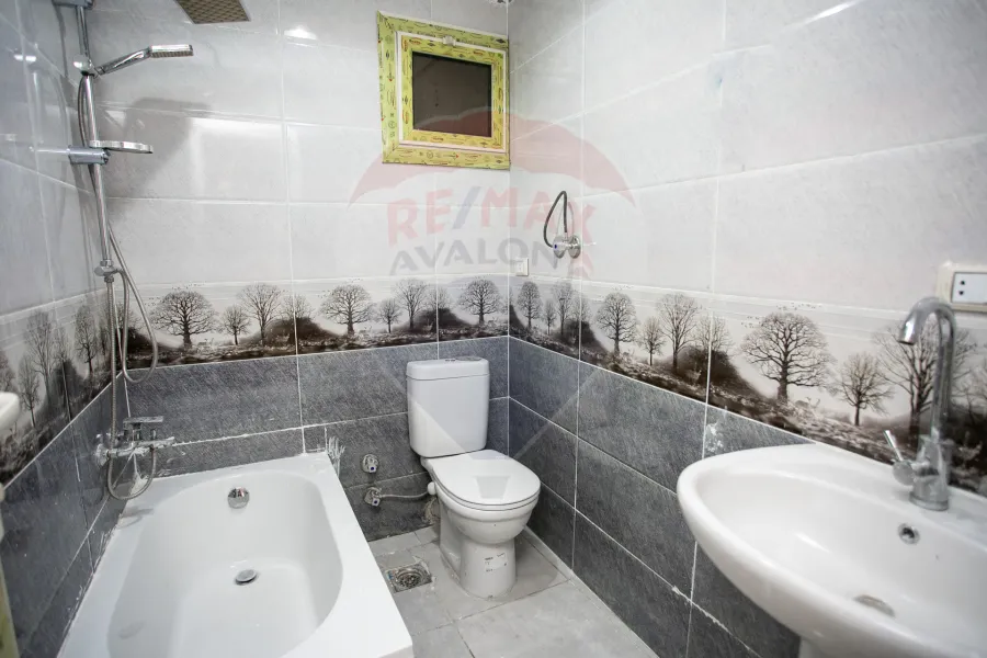 شقة للبيع 135 م ميامي (متفرع من ش جمال عبد الناصر)