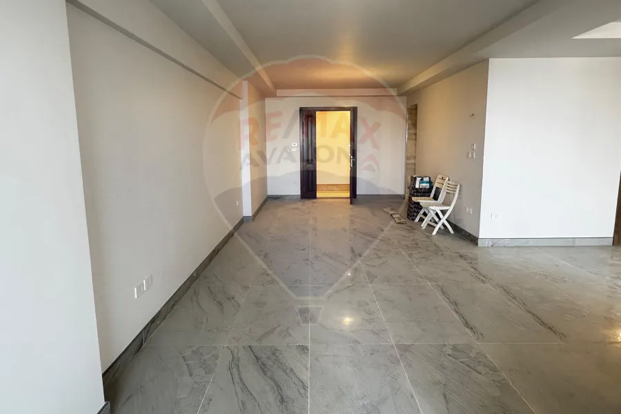 شقة للبيع 152 م سموحة (كومباوند سكاي لاين)