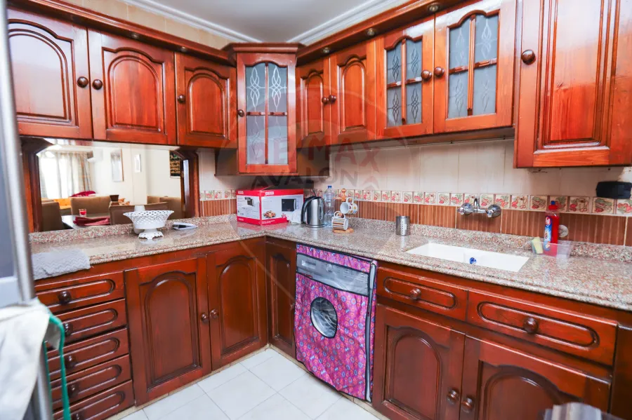 شقة للبيع 160 م ميامي (على البحر مباشرة)