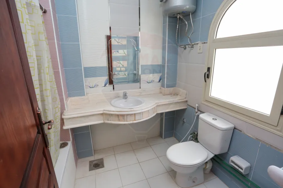 ڤيلا منفصلة للبيع الكينج (كومباوند الصفوة)  -  500 م