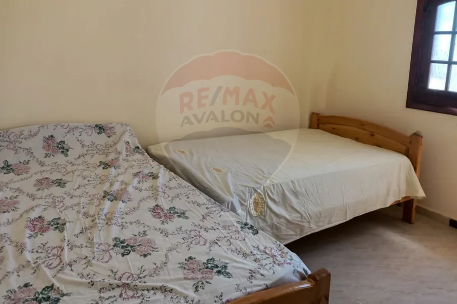 فيلا ستاند الون للبيع (رأس الحكمة سور بسور مع هايد بارك وسى شل) 300 م