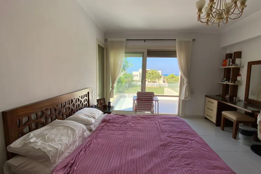 فيلا ستاند ألون كورنر (هاسيندا باي - سيدي عبد الرحمن) 1400 م + 1000 م جاردن - صف تاني بحر - 44,000,000 ج