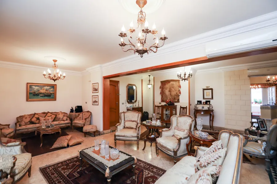 شقة للبيع 242 م جناكليس (ش عمر المختار) -