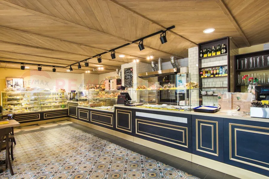 Shop for sale 30 m San Stefano (inside San Stefano Mall)