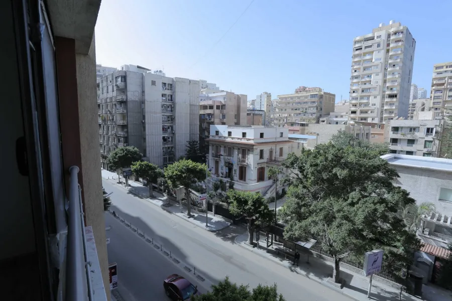 شقة للبيع 275م شقة للبيع 275م جليم (ش أبو قير الرئيسى)