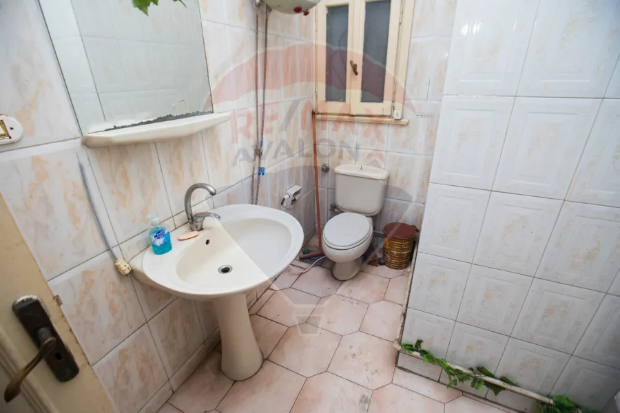 شقة إدارى للإيجار 170 م ميامى (على البحر مباشرة)