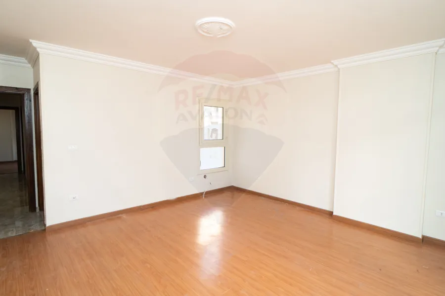 شقة للايجار 235 م سبورتنج (ش ابو قير)