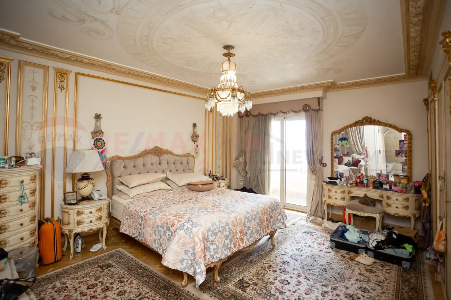 شقة للبيع 600 م سان ستيفانو (على البحر مباشرة - برج النحاس)