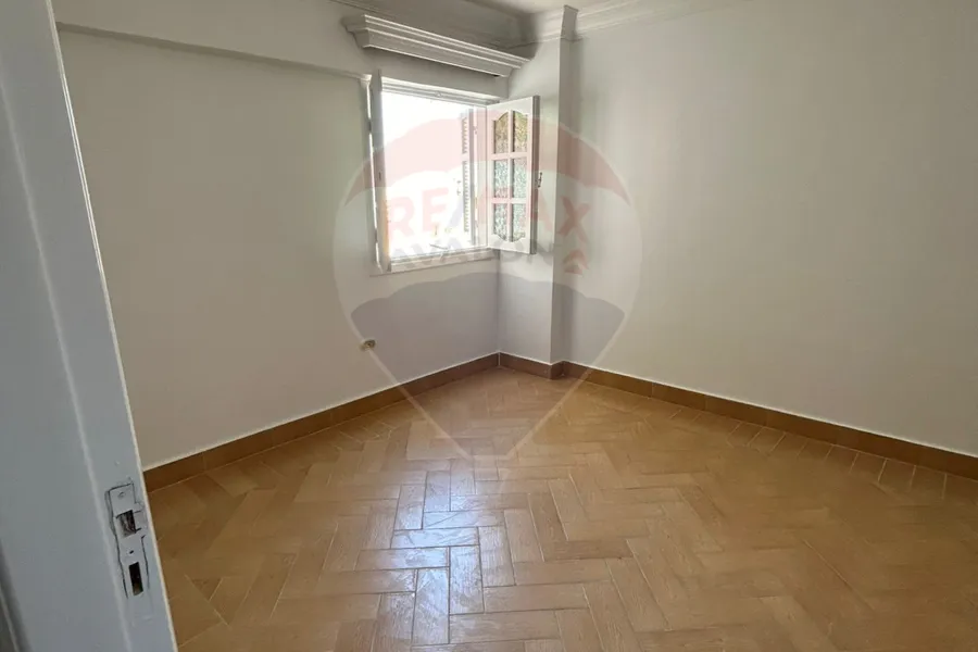 شقة للبيع 175 م الازاريطه (بجوار مستشفى الاندلسيه)