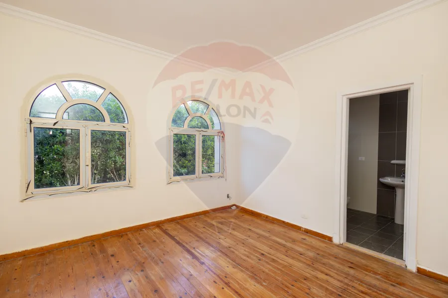 فيلا ستاند الون للبيع 1,300 م (اليكس ويست - انطونيادس)