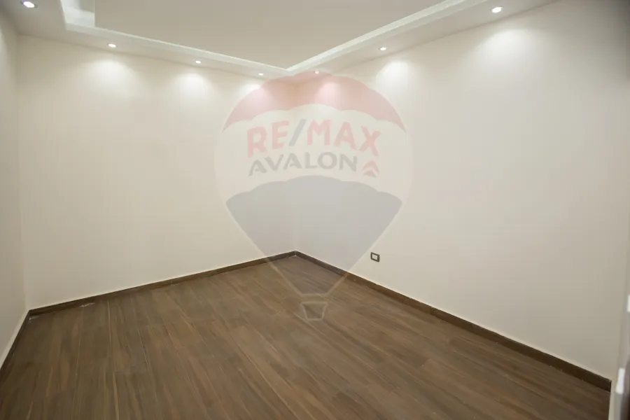 شقة للبيع 140 م لوران  (ش الاقبال)