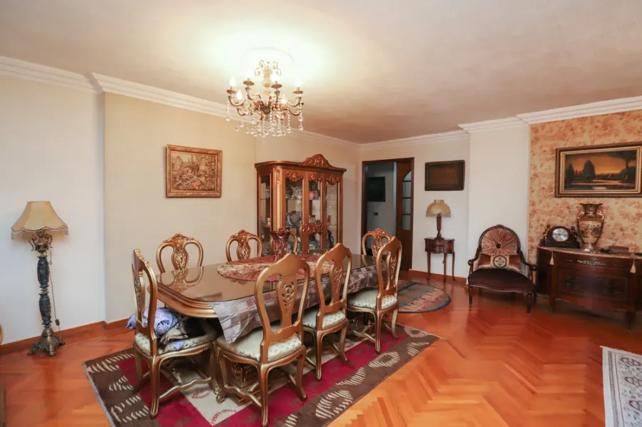 شقة للبيع 230م سان ستفانو