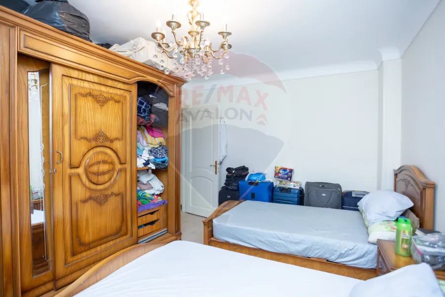 شقة للبيع 170 م السرايا (علي البحر مباشرة)